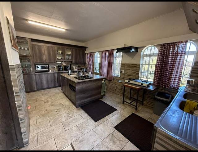 4 BEDROOM HOUSE FOR SALE IN OAKDENE